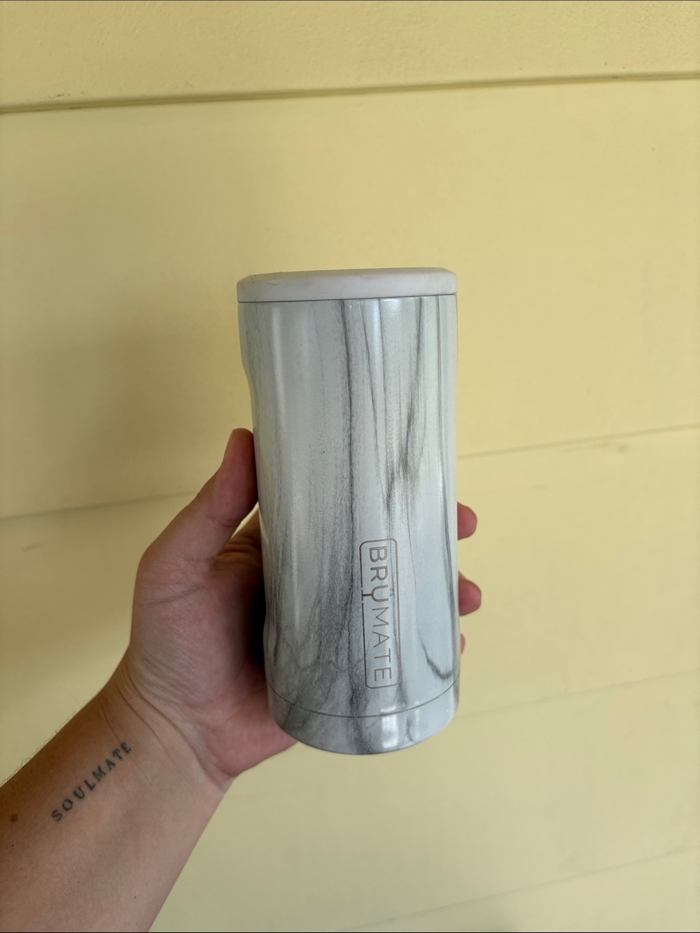 BrüMate Marble Insulated Can Cooler - White & Gray